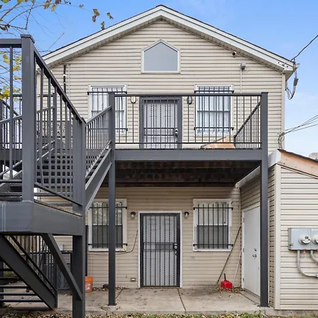 420 Lofty Apt, Laundry, A Block Frm Cta